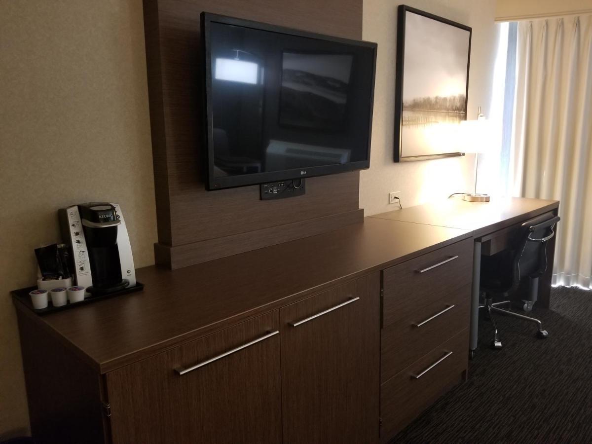 Holiday Inn Express Edmonton Downtown By Ihg Экстерьер фото