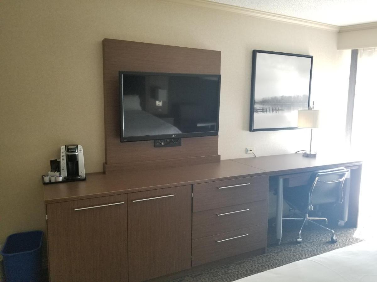 Holiday Inn Express Edmonton Downtown By Ihg Экстерьер фото