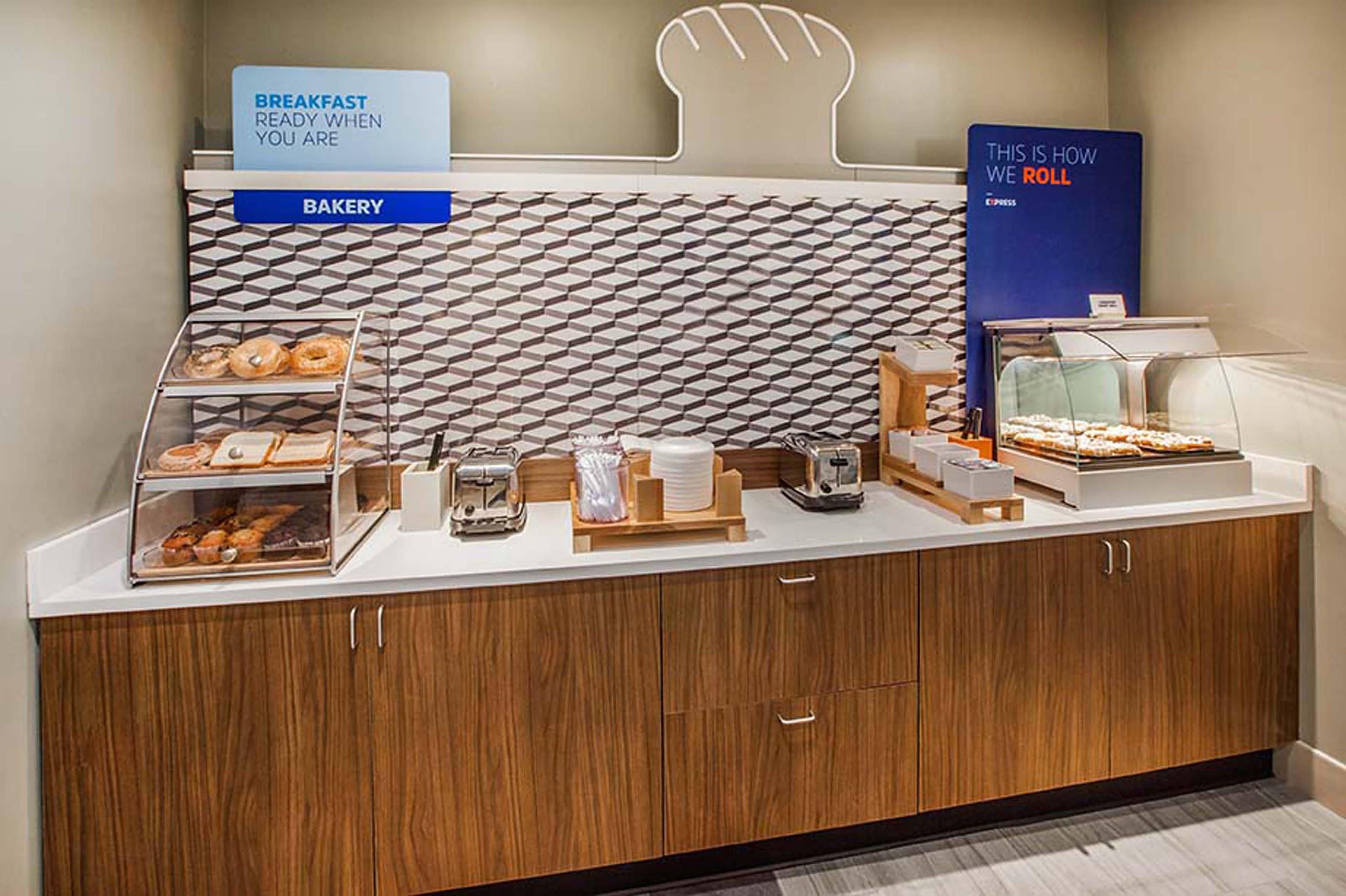 Holiday Inn Express Edmonton Downtown By Ihg Экстерьер фото