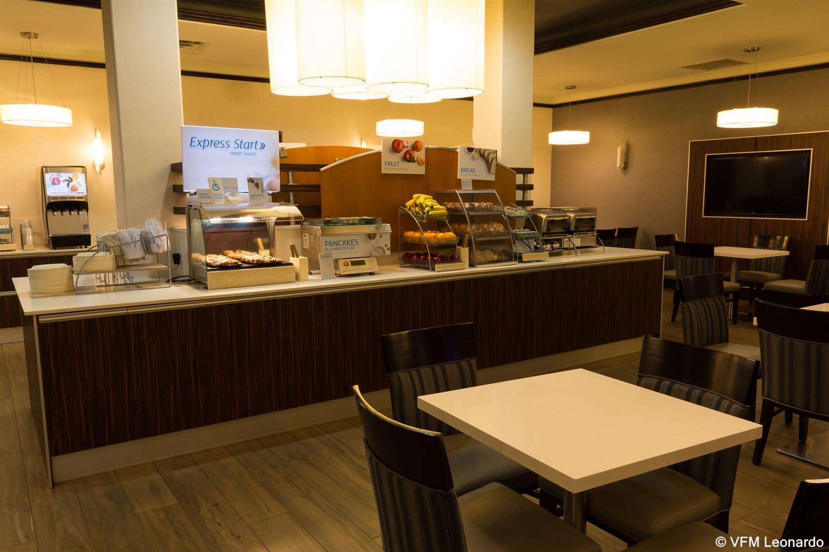 Holiday Inn Express Edmonton Downtown By Ihg Экстерьер фото