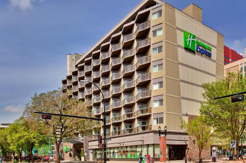 Holiday Inn Express Edmonton Downtown By Ihg Экстерьер фото