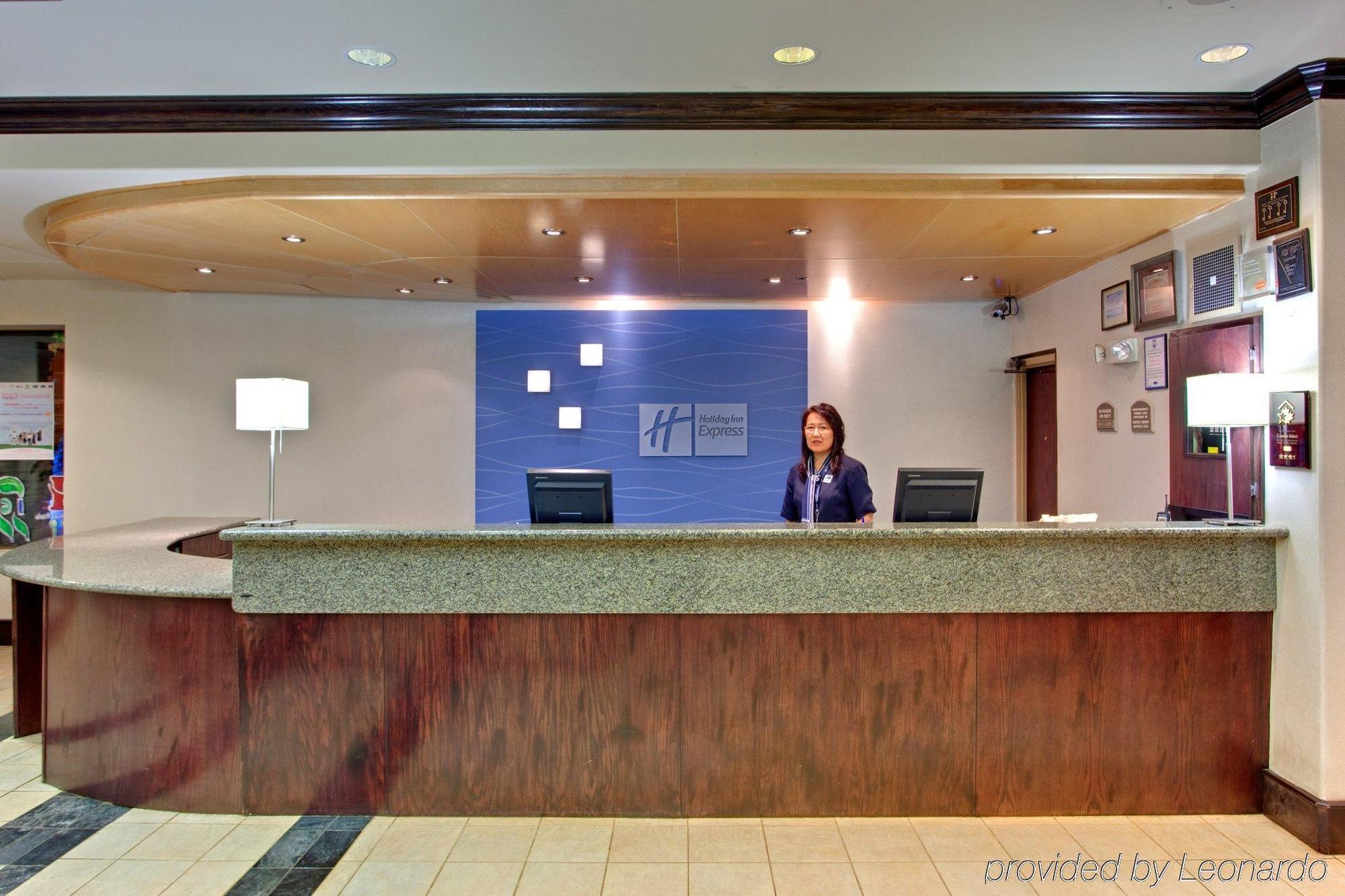 Holiday Inn Express Edmonton Downtown By Ihg Экстерьер фото